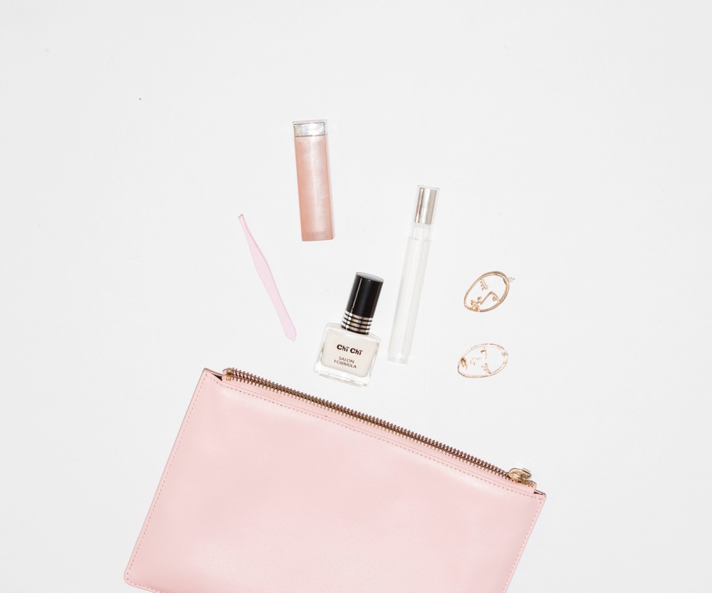 s-o-c-i-a-l-c-u-t-1075420-unsplash